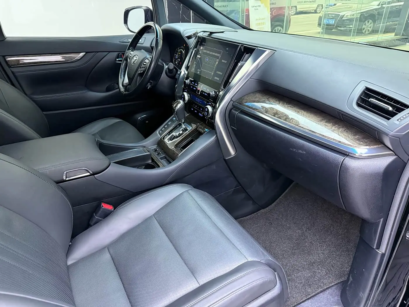 Toyota Alphard 2021 — Photo 20/20