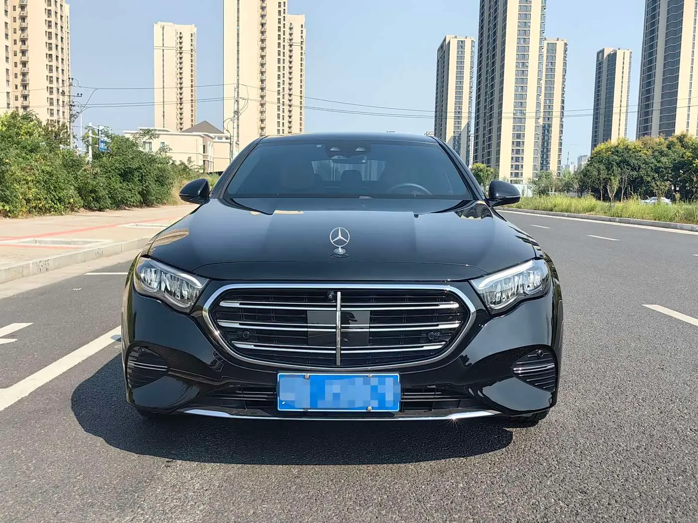 Mercedes-Benz E-Class 2025 — Photo 2/12