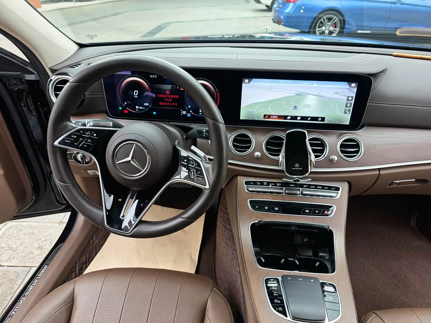 Mercedes-Benz E-Class 2023 — Photo 15/19