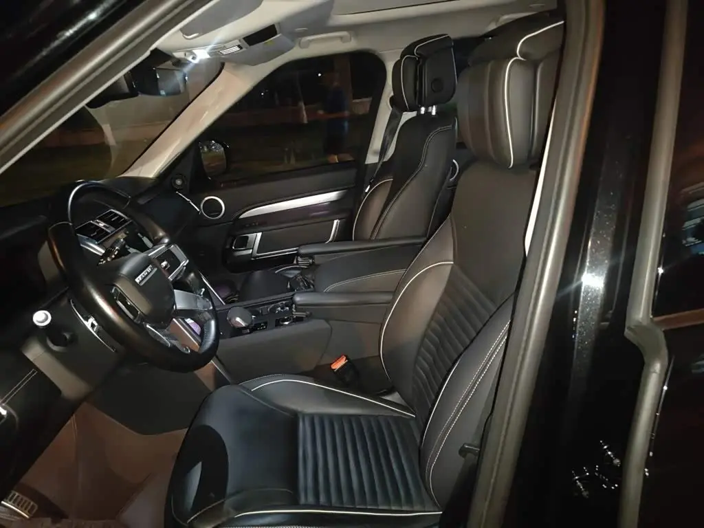 Land Rover Discovery 2021 — Photo 11/20