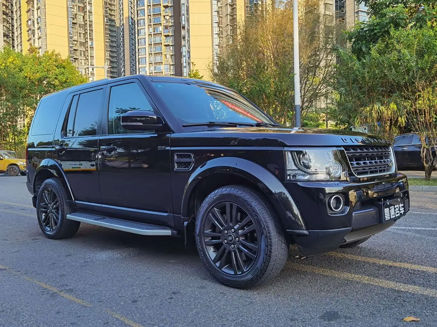 Land Rover Discovery 2016 — Photo 3/17