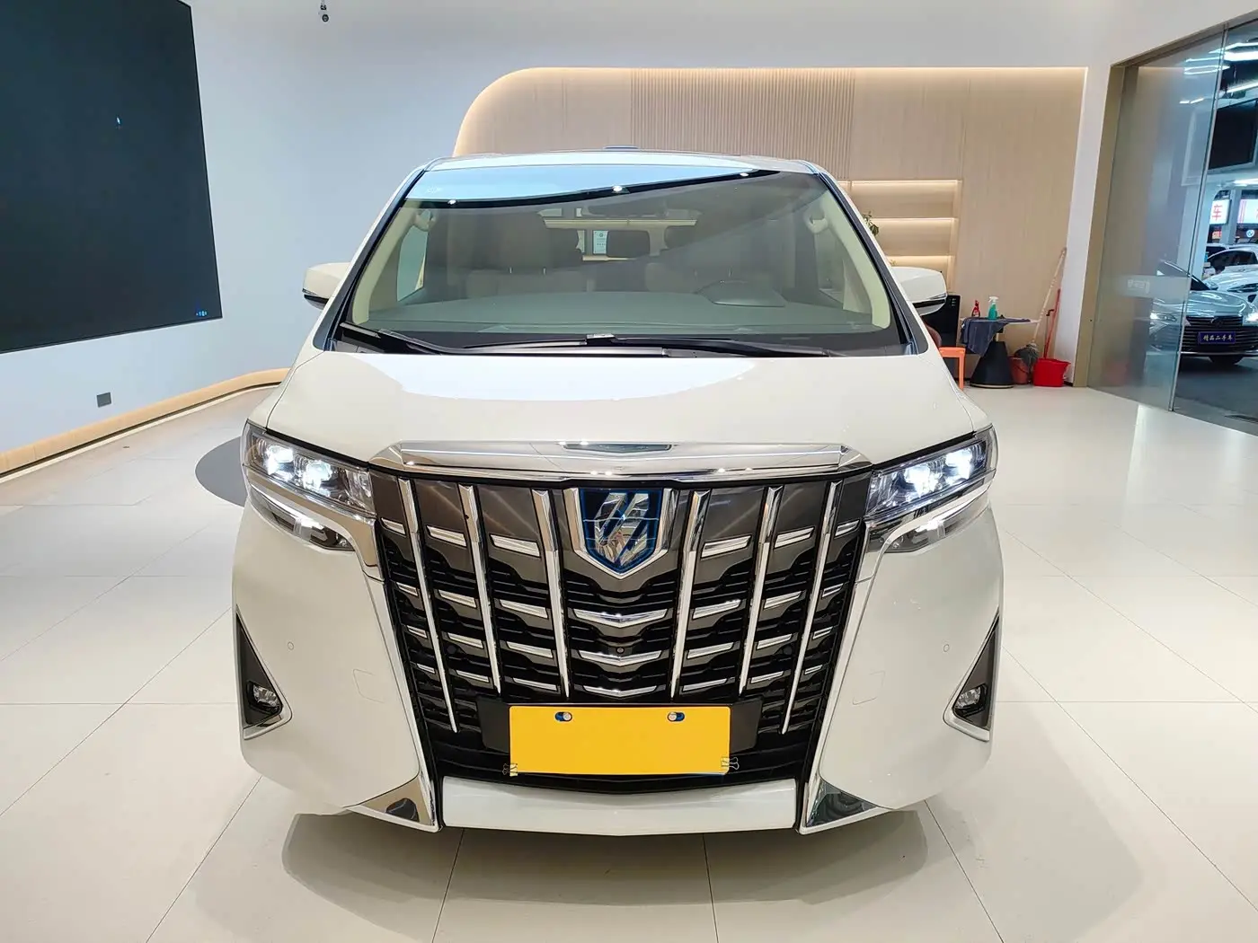Toyota Alphard 2021 — Photo 3/18