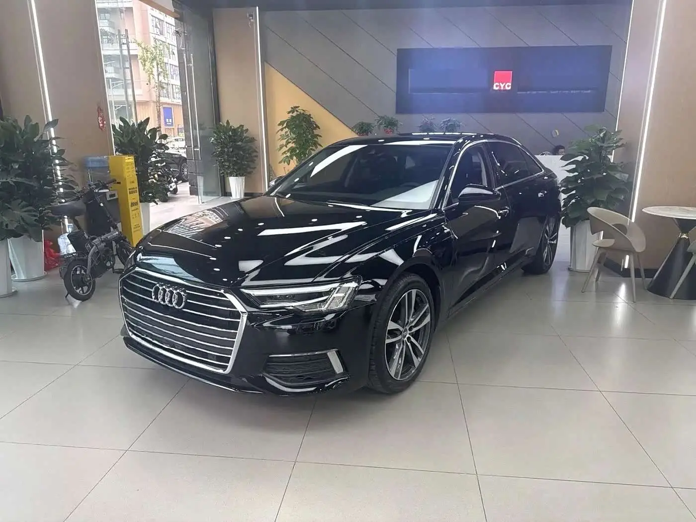 Audi A6L 2021 — Photo 1/8