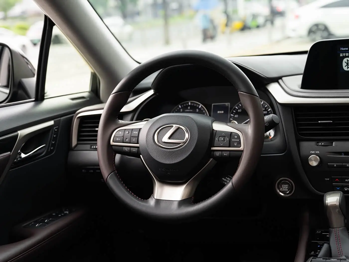 Lexus RX 2022 — Photo 14/20