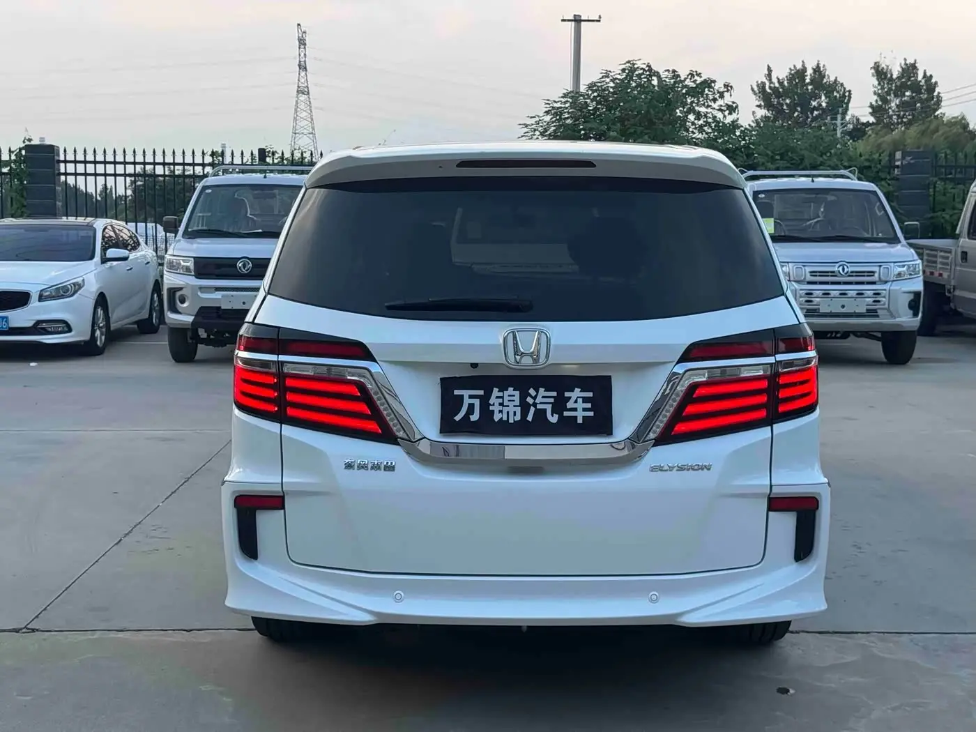 Honda Elysion 2017 — Photo 5/13