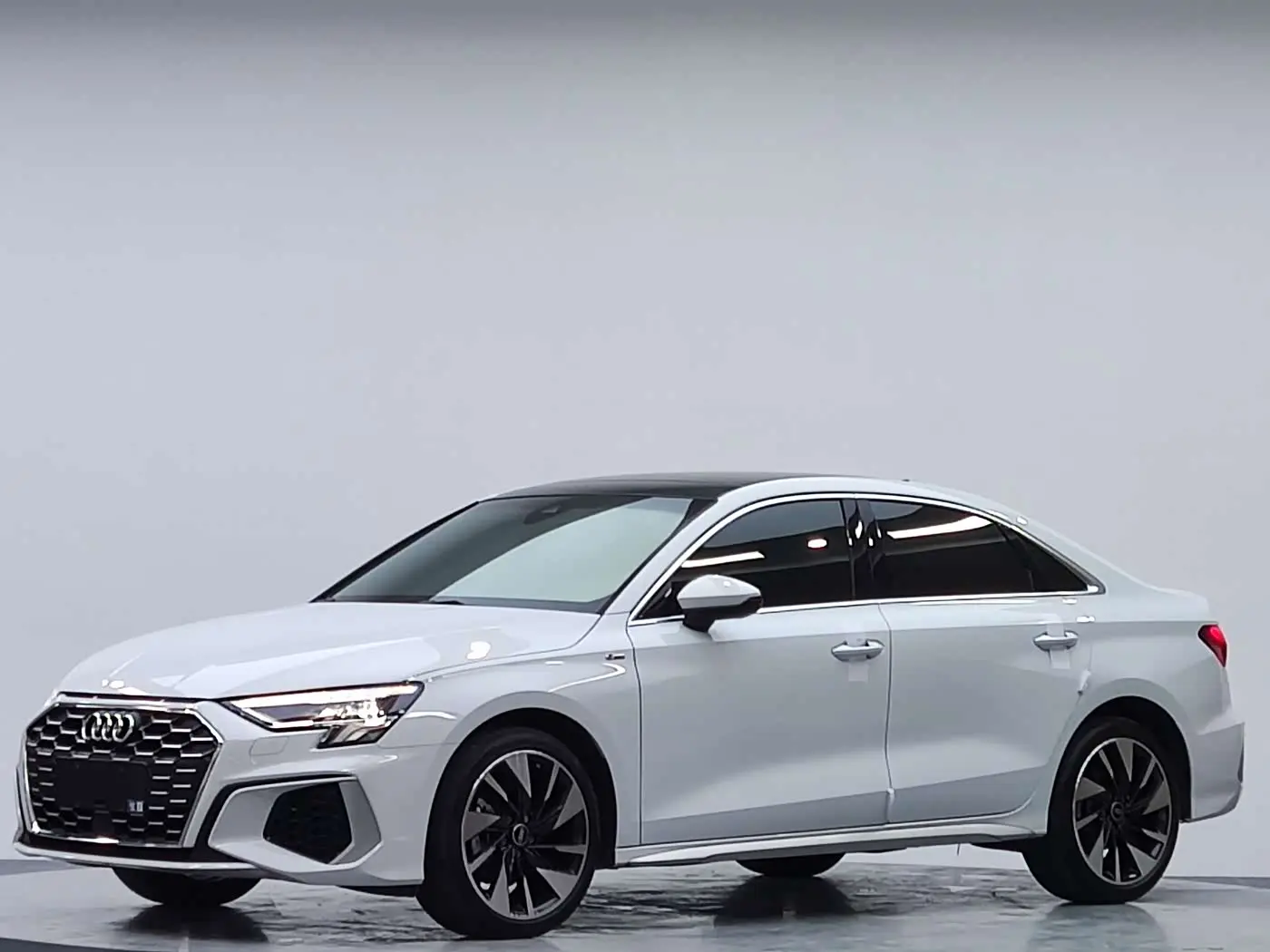 Audi A3 2023 — Photo 2/18