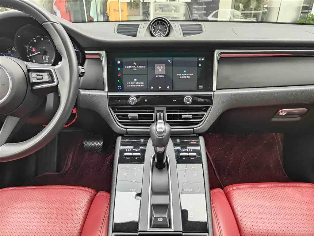Porsche Macan 2024 — Photo 8/20
