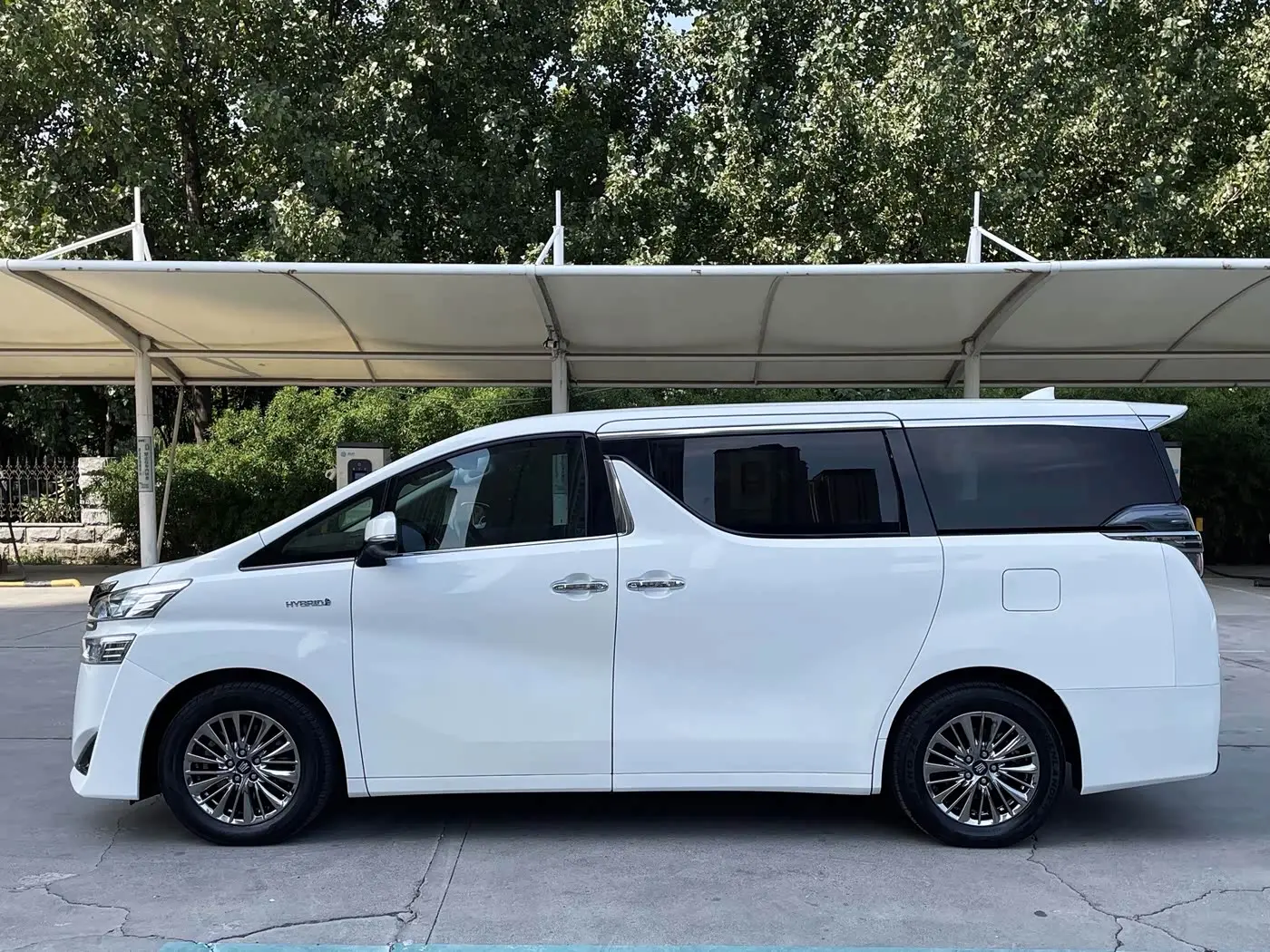 Toyota Vellfire 2022 — Photo 3/20