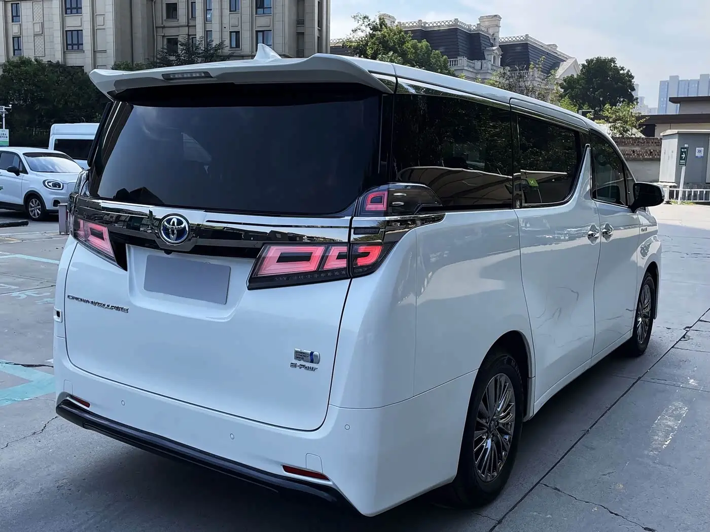 Toyota Vellfire 2022 — Photo 5/20