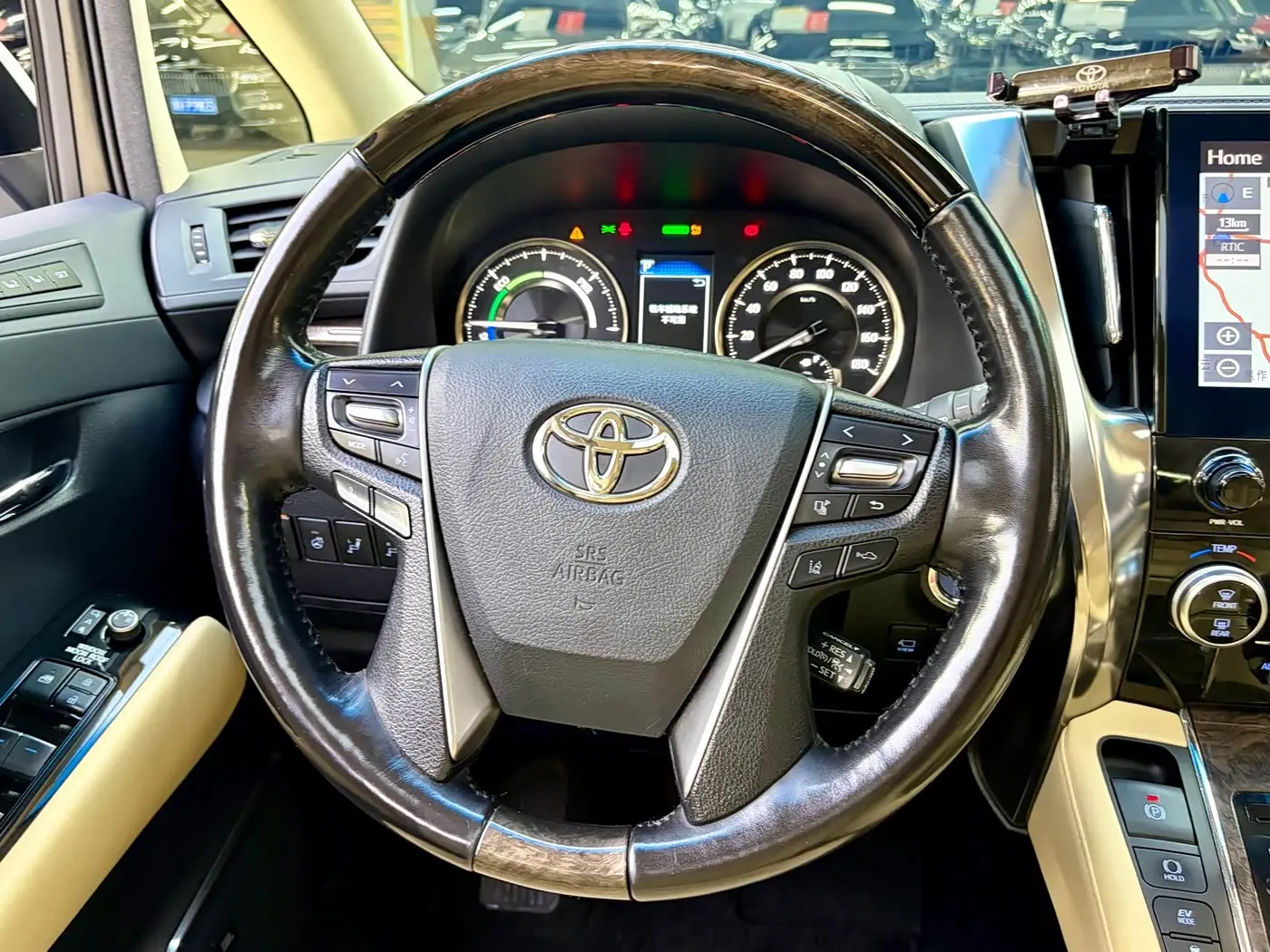 Toyota Vellfire 2022 — Photo 6/20