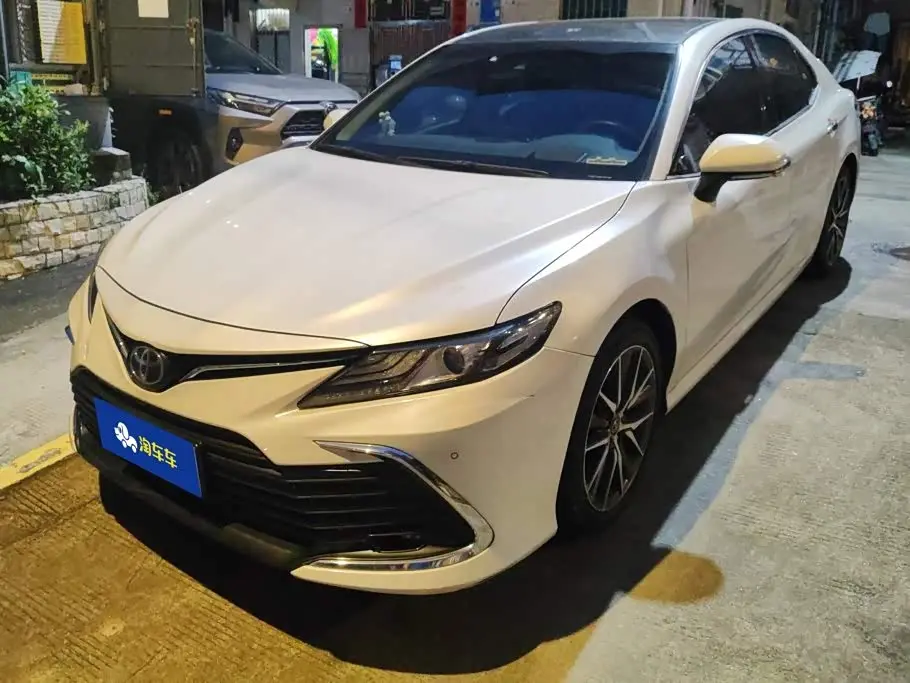 Toyota Camry 2021 — Photo 1/16