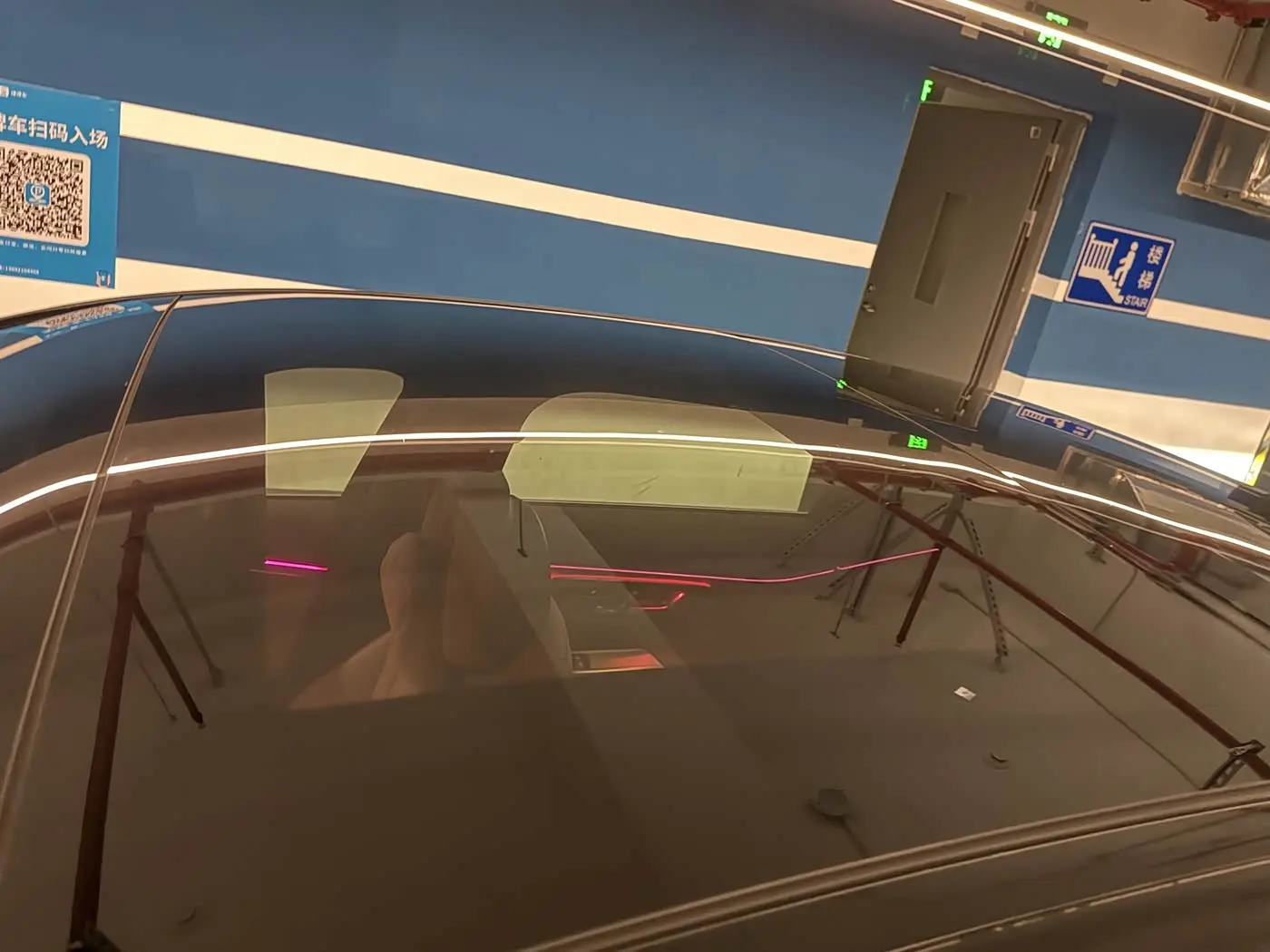 Mercedes-Benz E-Class 2024 — Фото 18/20