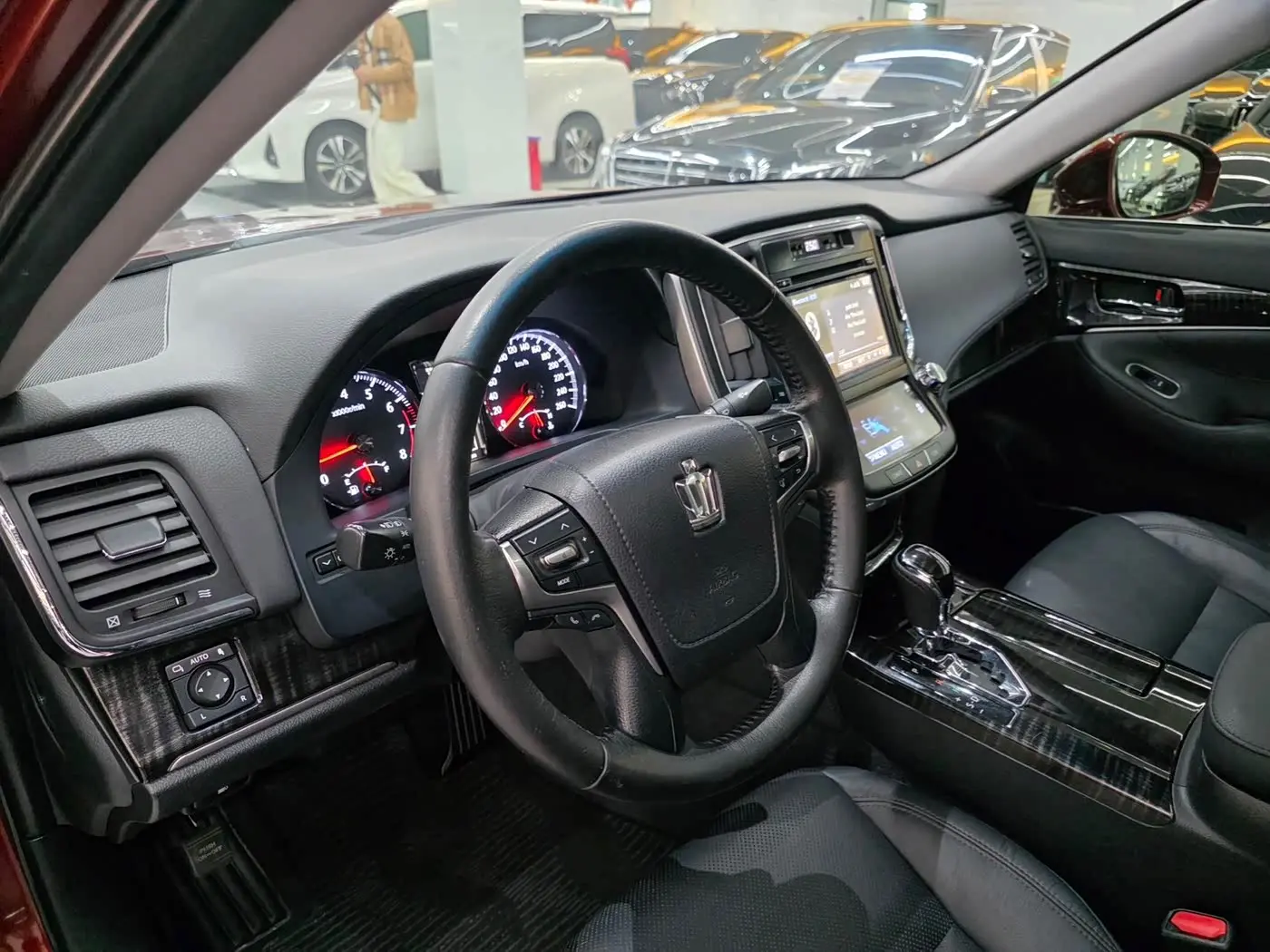 Toyota Crown 2015 — Фото 9/15