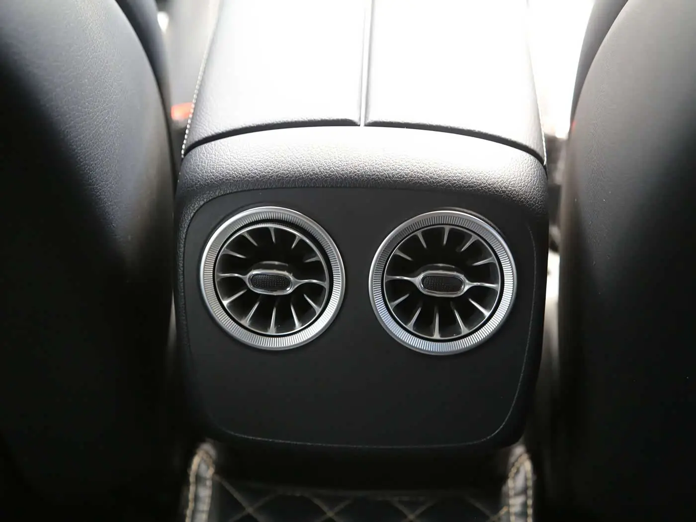 Mercedes-Benz E-Class 2022 — Фото 12/20