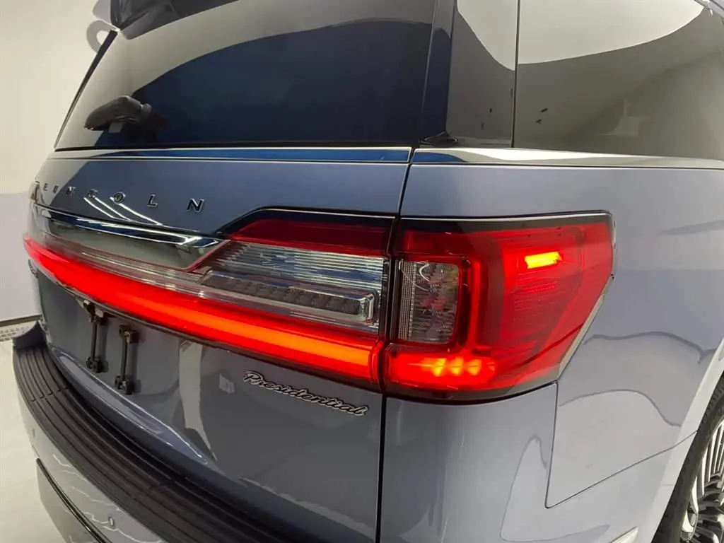 Lincoln Navigator 2021 — Photo 10/20