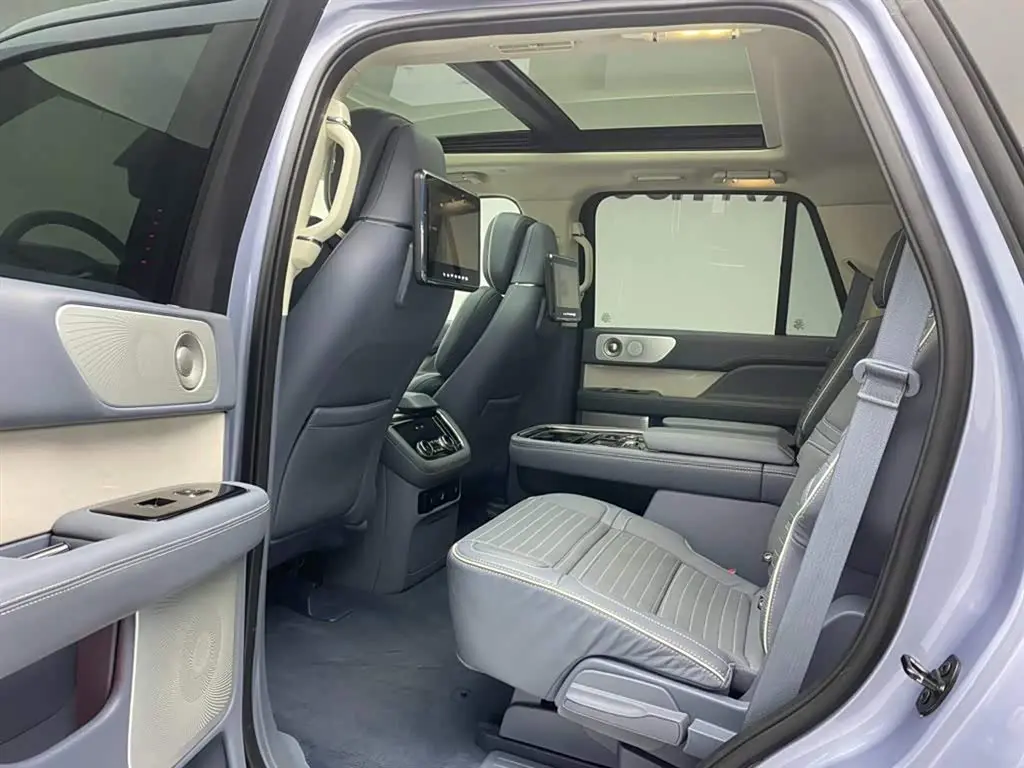 Lincoln Navigator 2021 — Photo 19/20