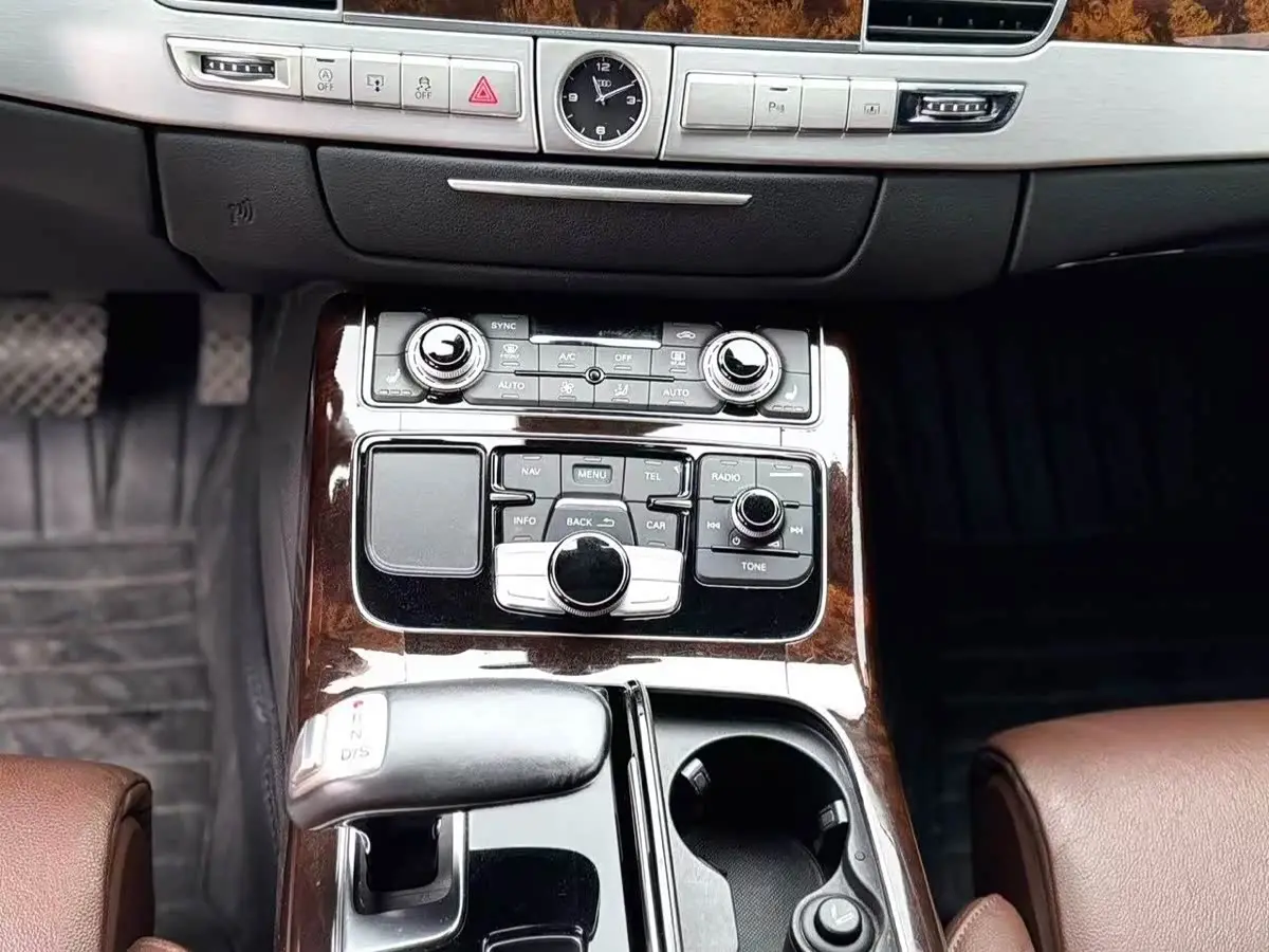 Audi A8 2016 — Фото 6/9