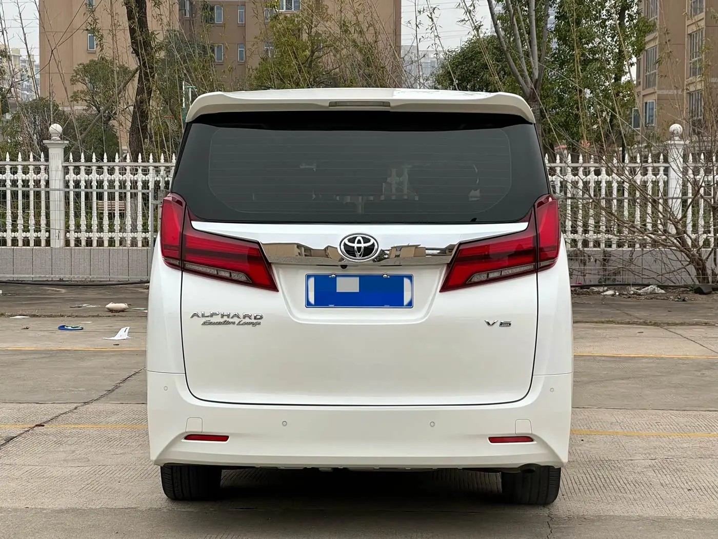 Toyota Alphard 2022 — Şəkil 8/9