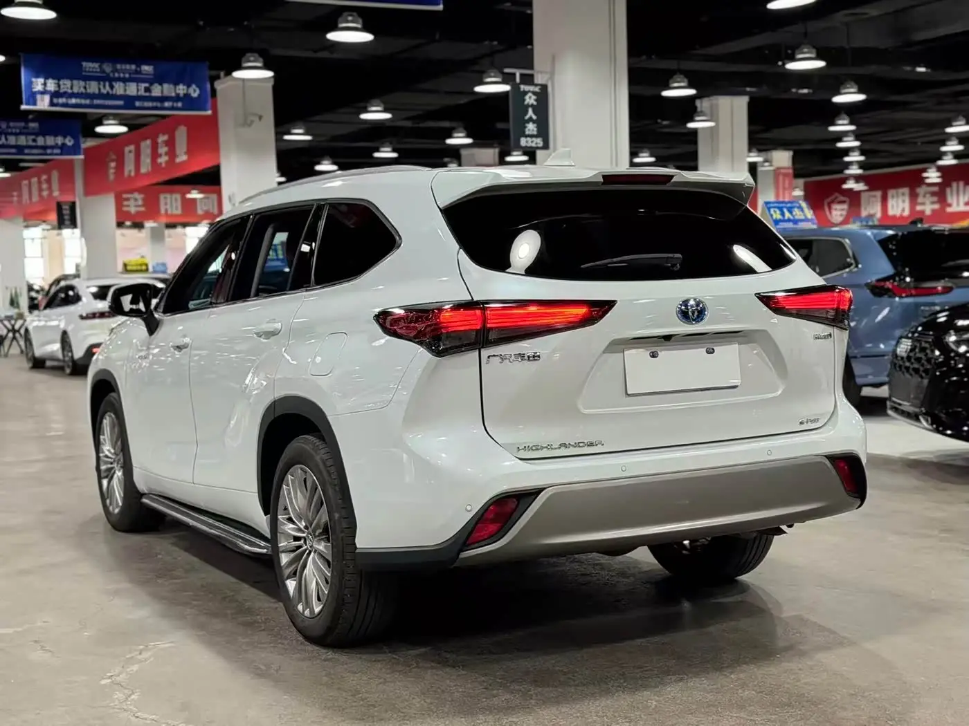 Toyota Highlander 2023 — Şəkil 6/9
