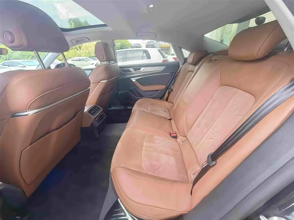 Audi A7L 2025 — Photo 6/15