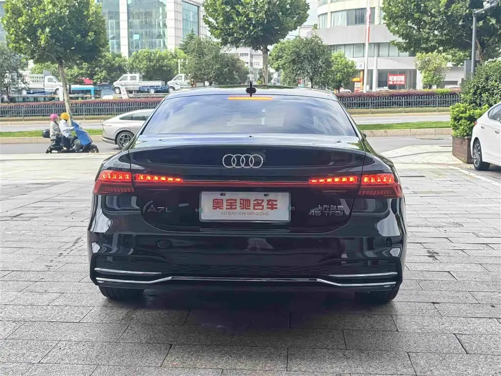 Audi A7L 2025 — Photo 8/15