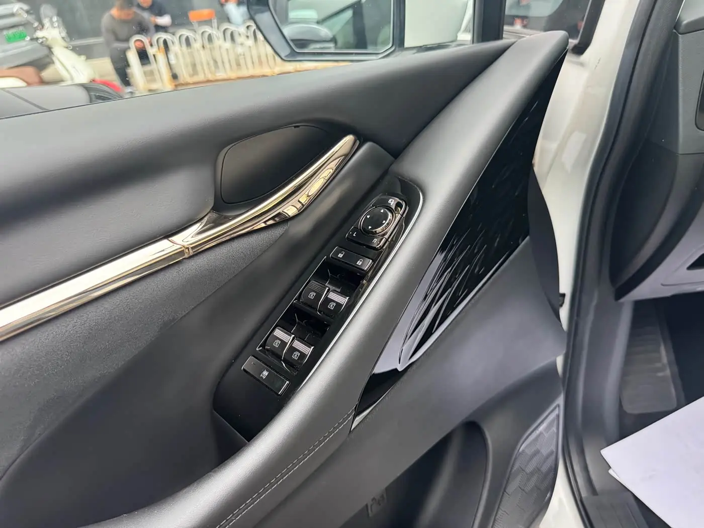 GAC Trumpchi Trumpchi E9 2023 — Photo 6/18