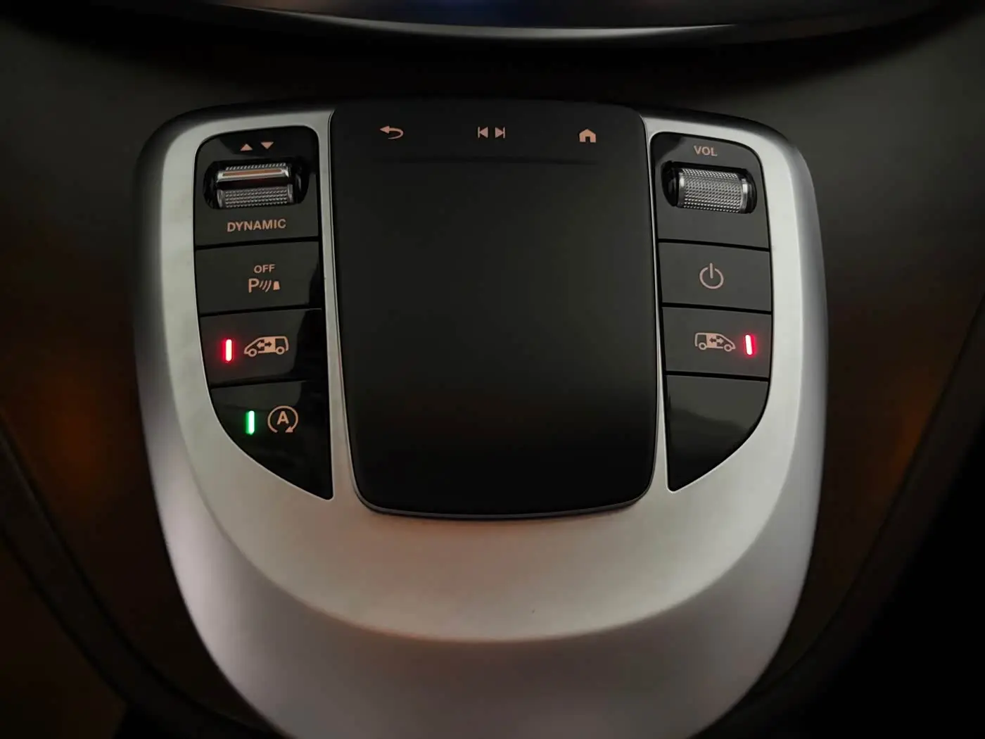Mercedes-Benz V-Class 2022 — Photo 16/20
