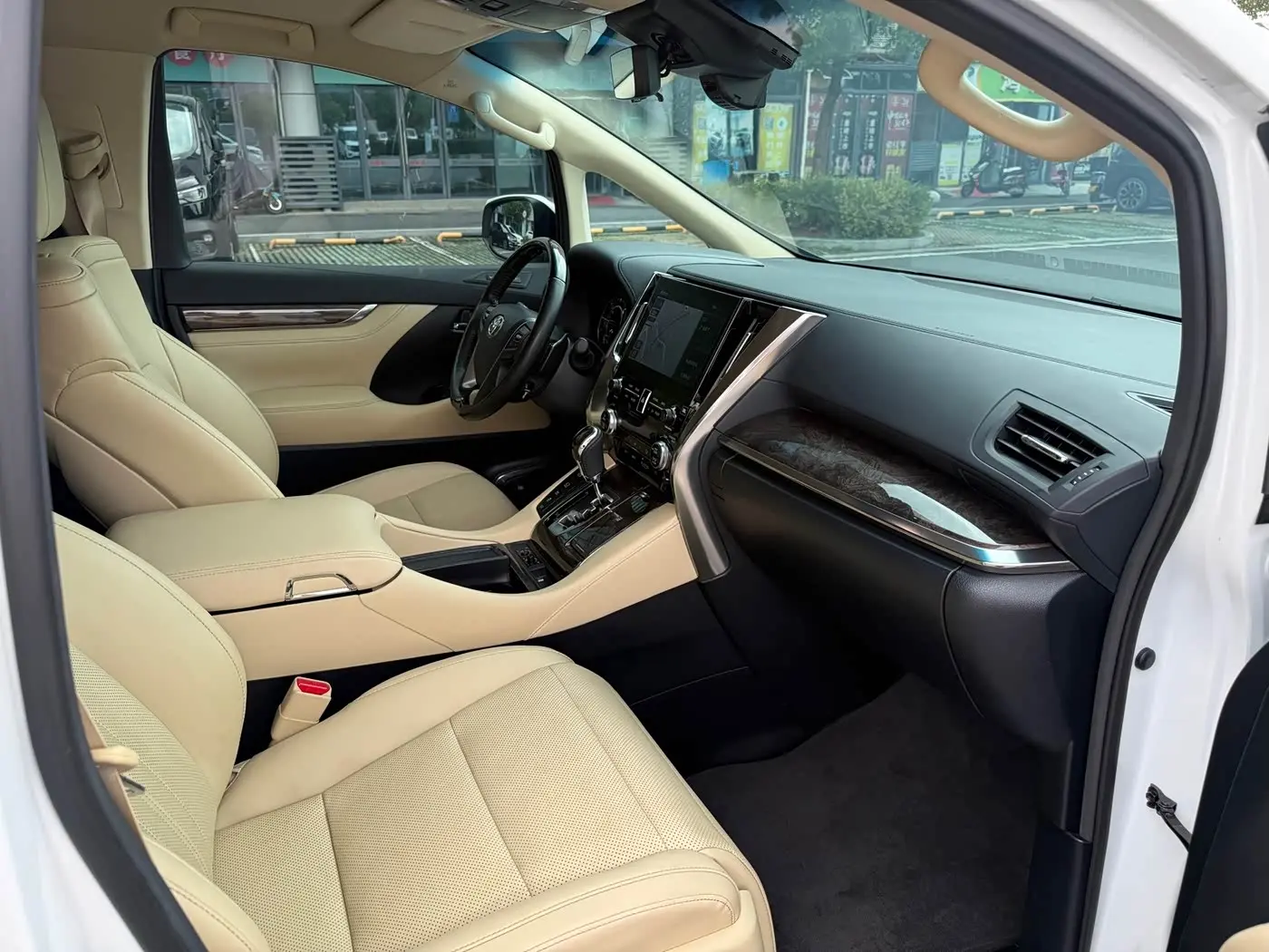 Toyota Alphard 2022 — Photo 11/20
