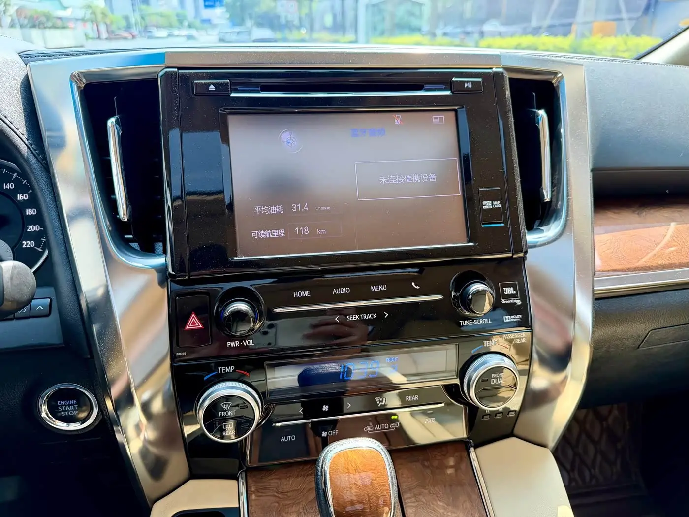Toyota Alphard 2017 — ფოტო 19/20