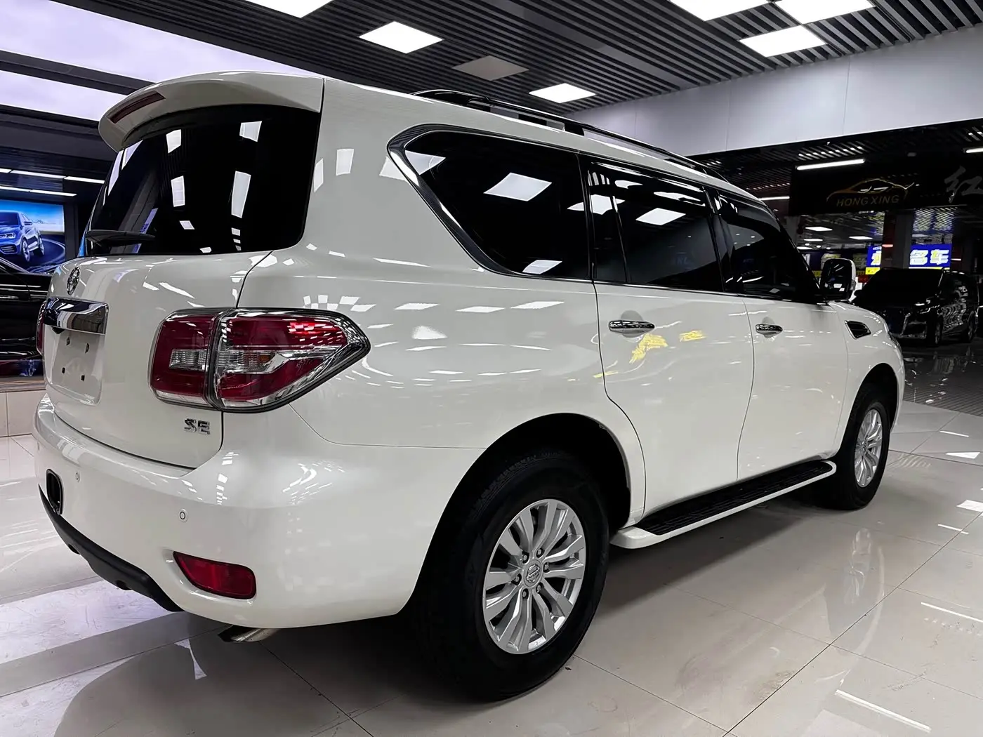 Nissan Patrol 2019 — Photo 7/19
