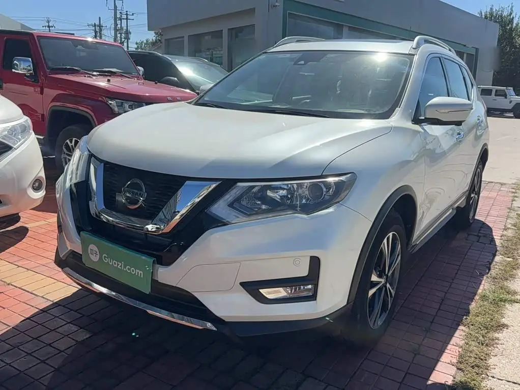 Nissan X-Trail 2018 — Фото 1/11