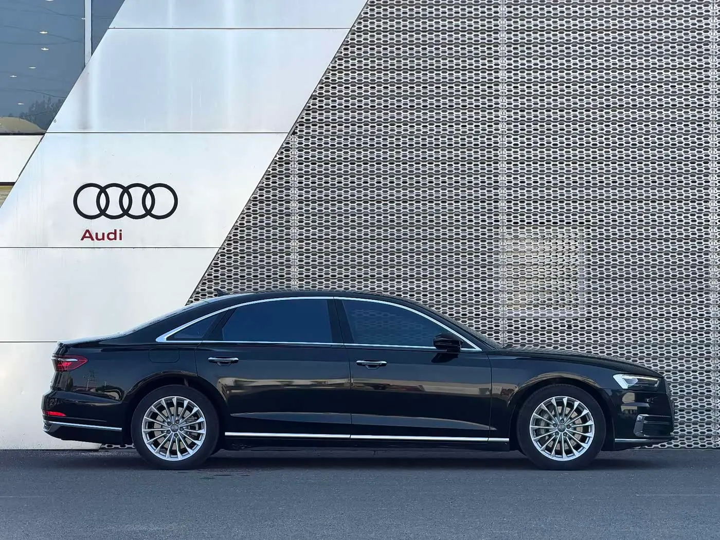 Audi A8 2018 — Şəkil 3/9