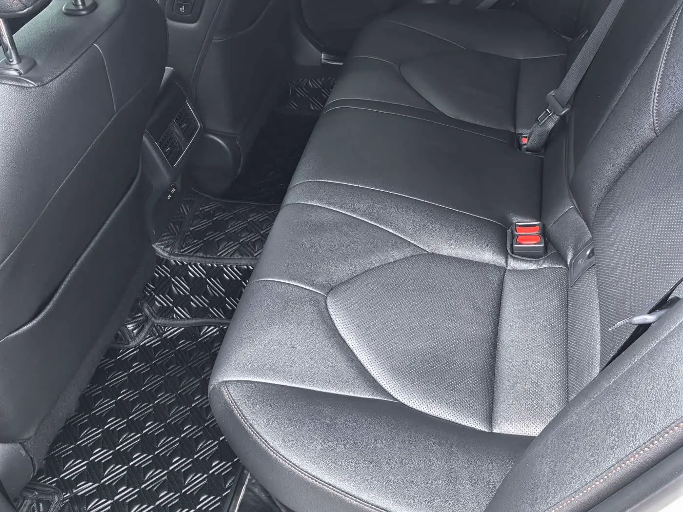 Toyota Camry 2021 — Photo 12/20