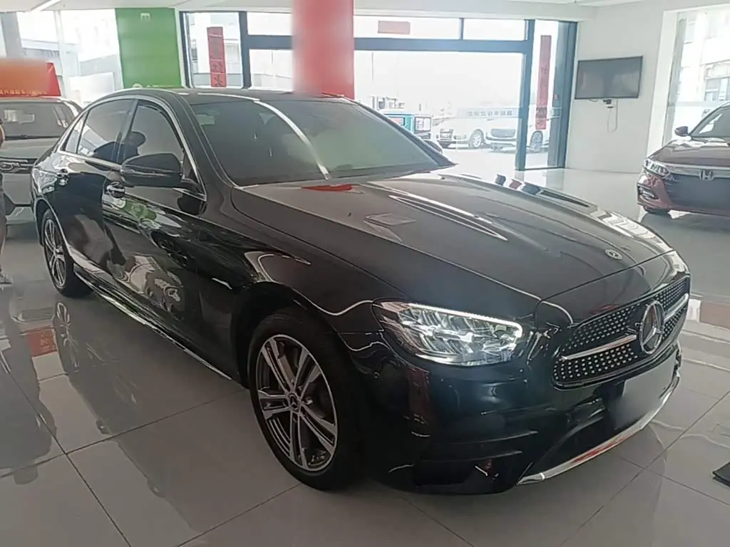 Mercedes-Benz E-Class 2023 — Photo 4/20