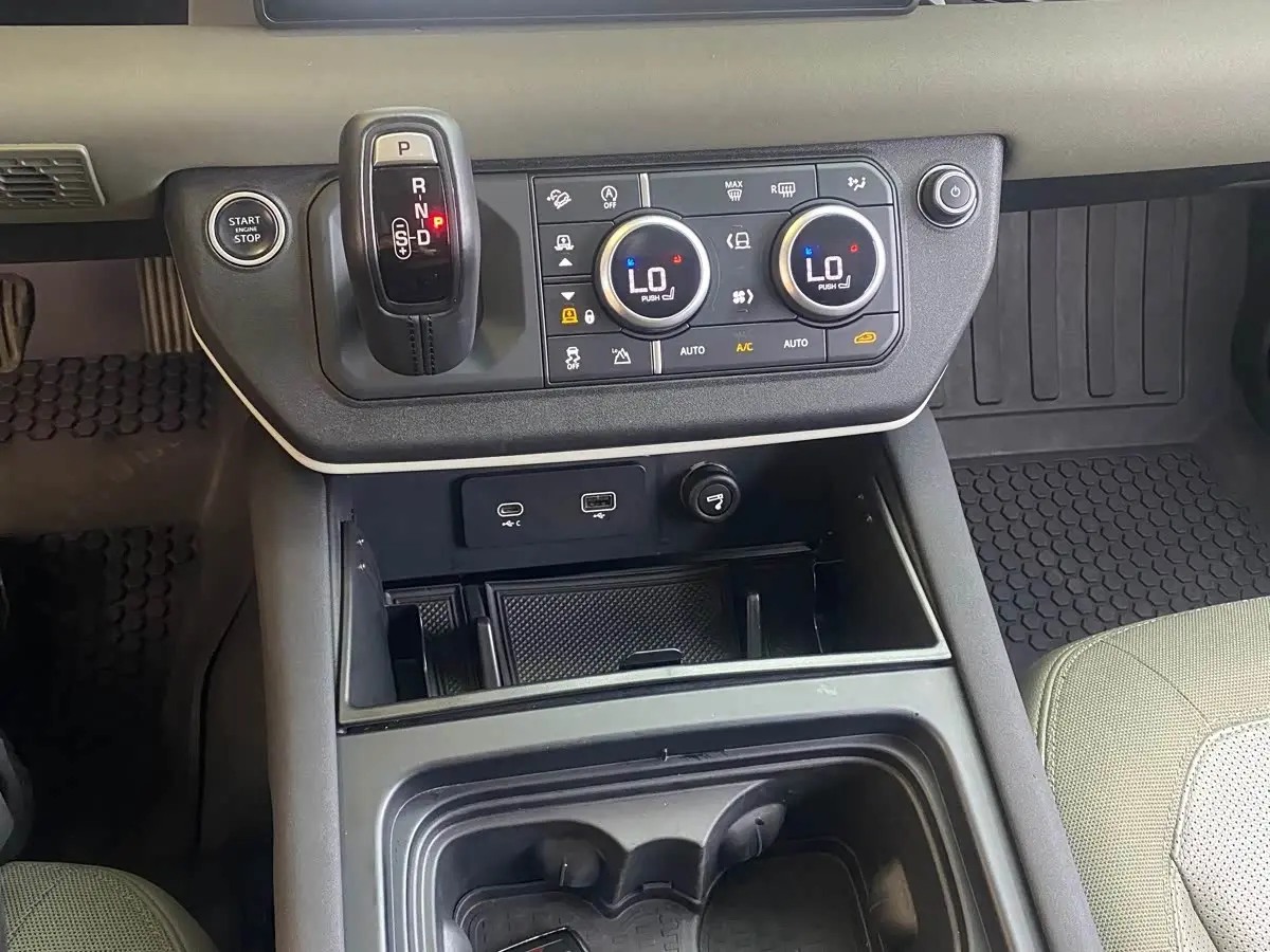 Land Rover Defender 2021 — Фото 10/16