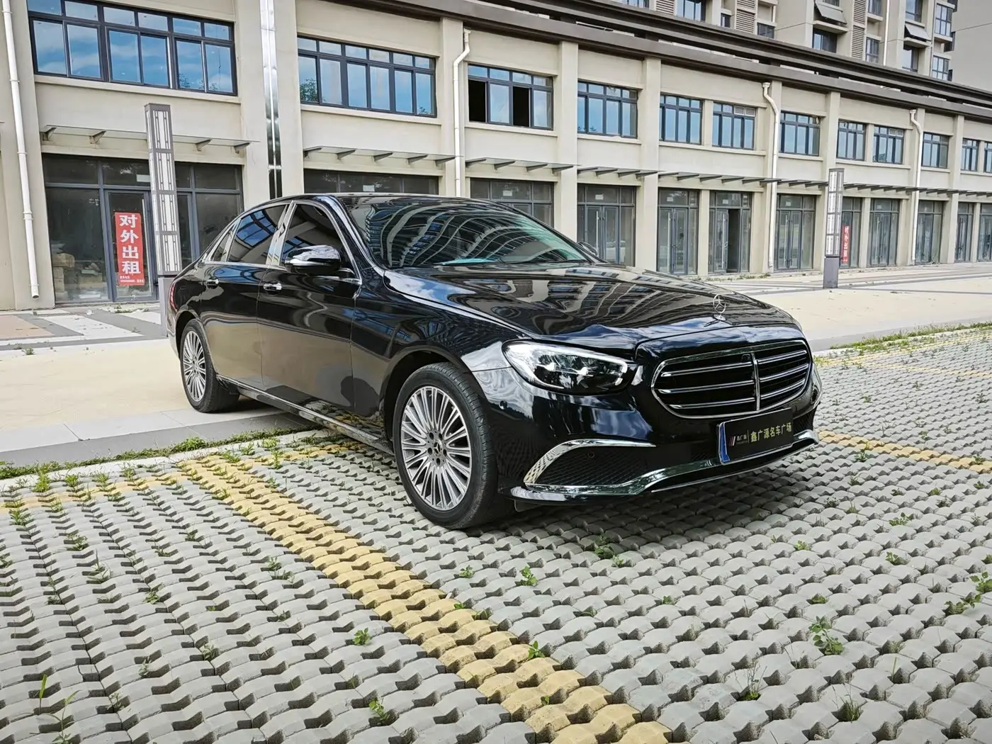 Mercedes-Benz E-Class 2021 — Photo 3/12