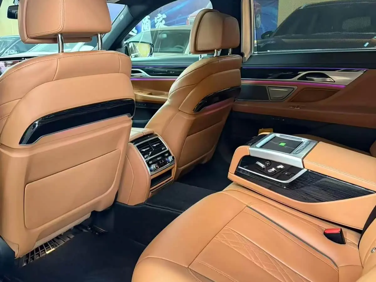 BMW 7 Series 2020 — Photo 8/9