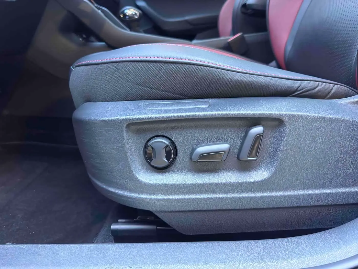 Škoda Karoq 2023 — Photo 18/20