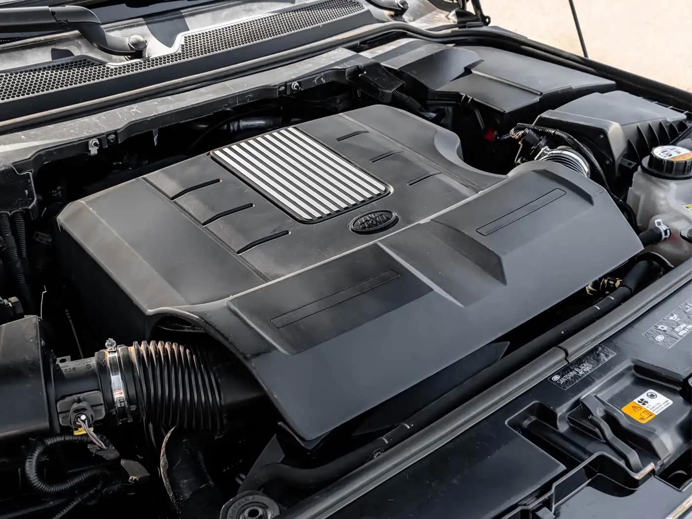 Land Rover Discovery 2016 — Photo 4/20