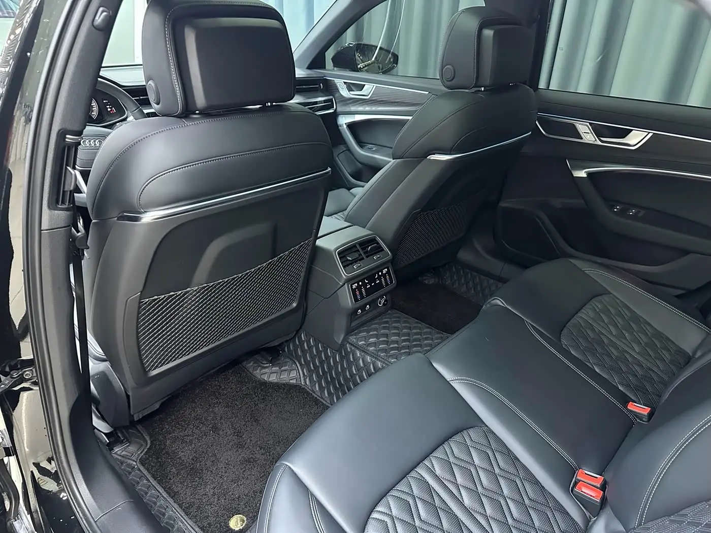 Audi A6L 2025 — Photo 13/20