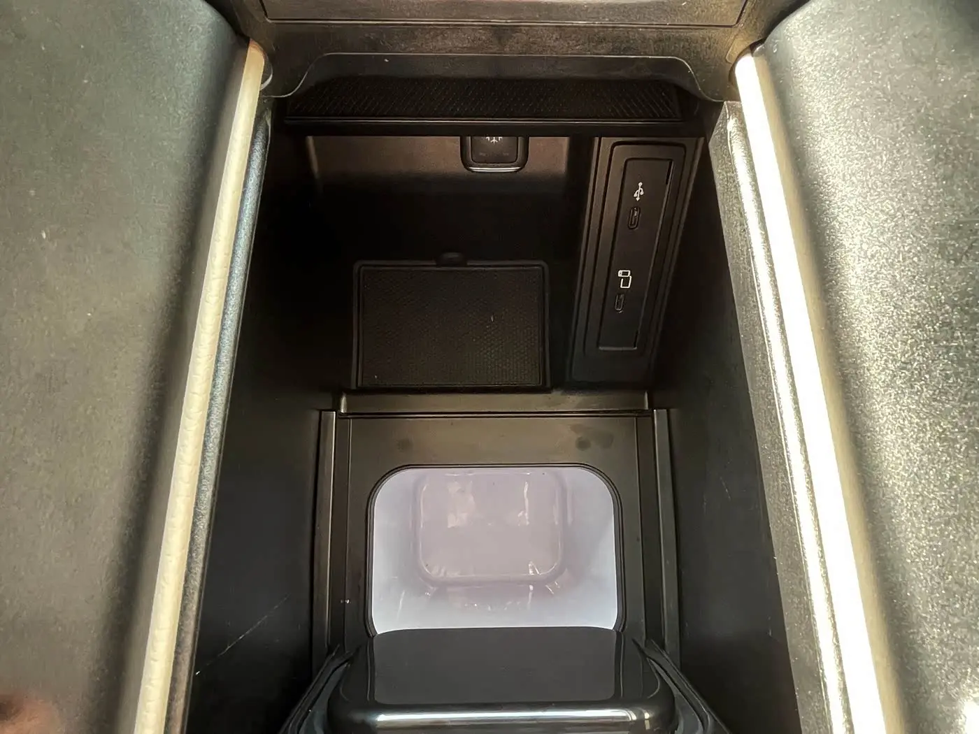 Mercedes-Benz V-Class 2023 — Photo 13/18