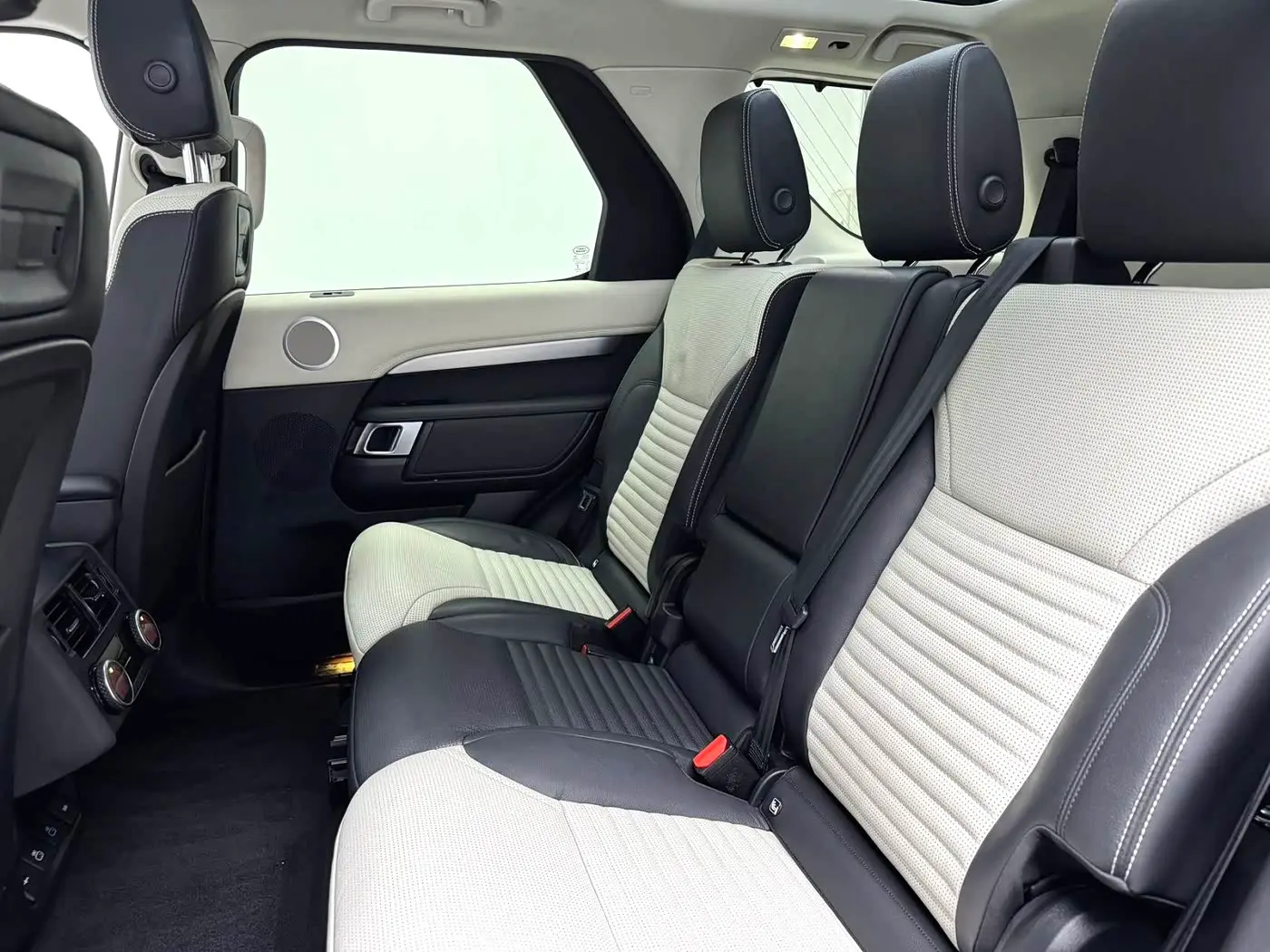Land Rover Discovery 2021 — Photo 5/11