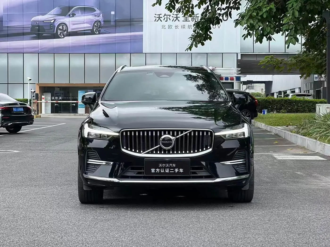 Volvo XC60 2022 — Фото 2/10