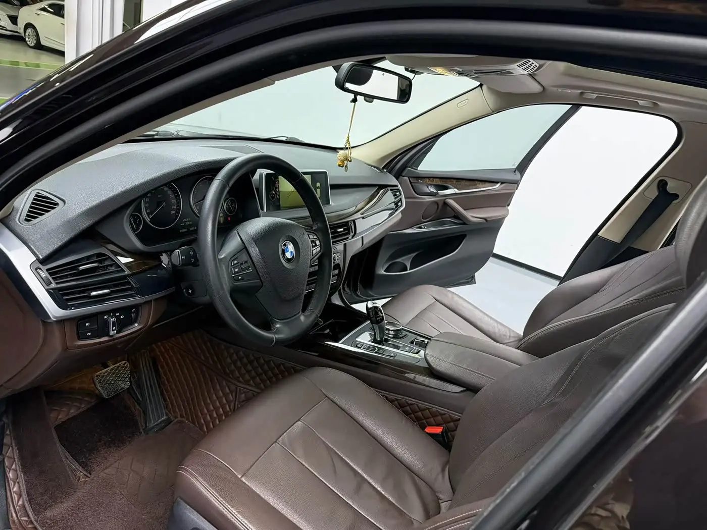 BMW X5 2015 — Photo 3/9
