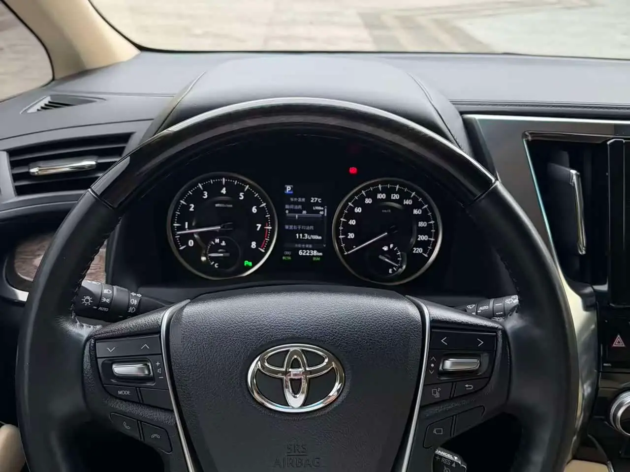 Toyota Alphard 2019 — Photo 12/13