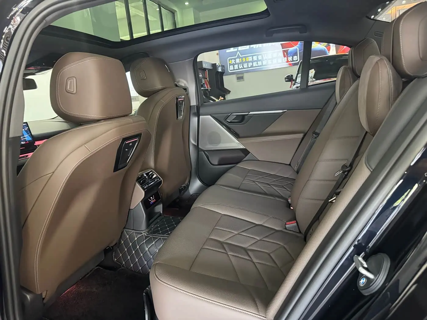 BMW 5 Series 2025 — Фото 18/20