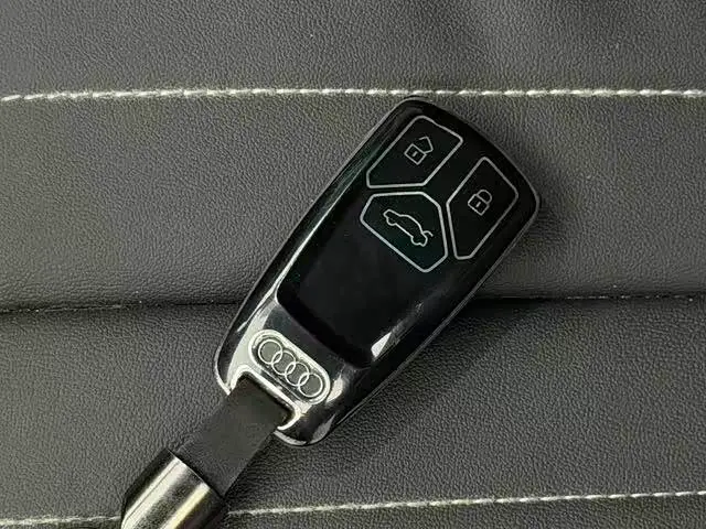 Audi Q5L 2024 — Şəkil 10/17