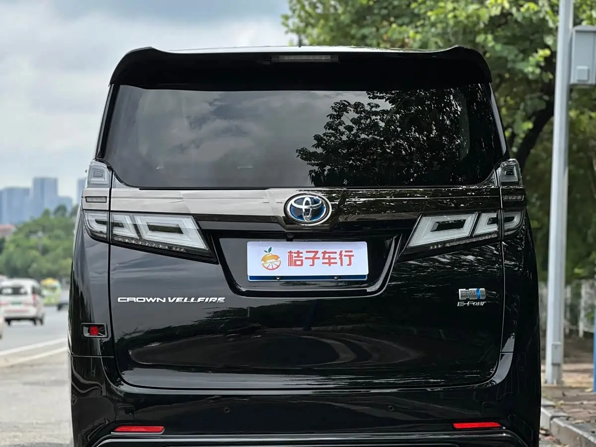 Toyota Vellfire 2023 — Photo 8/19