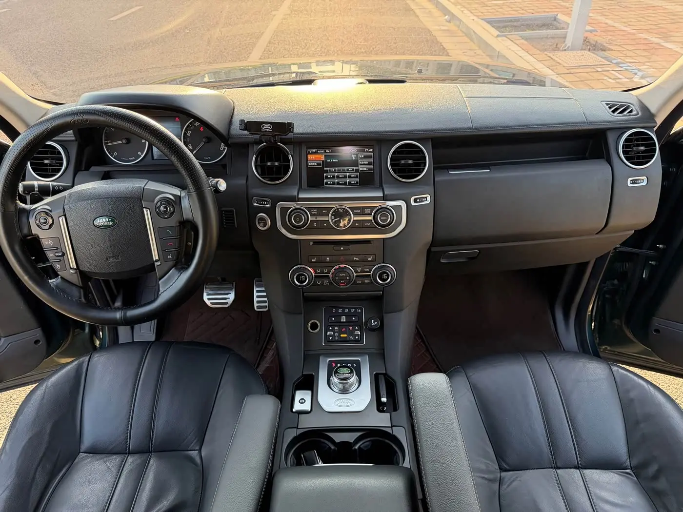 Land Rover Discovery 2013 — Şəkil 8/10