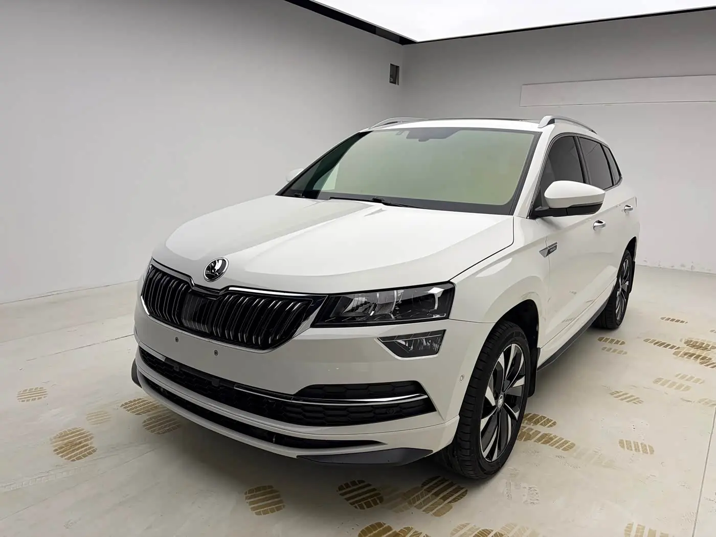 Škoda Karoq 2022 — Photo 1/20